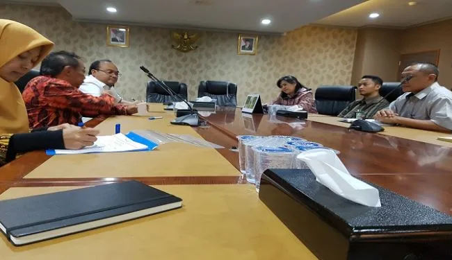 The Contract Signing between PT PLN (Persero) Unit Induk Pembangunan Interkoneksi Sumatera Jawa and Lemtek UI 2