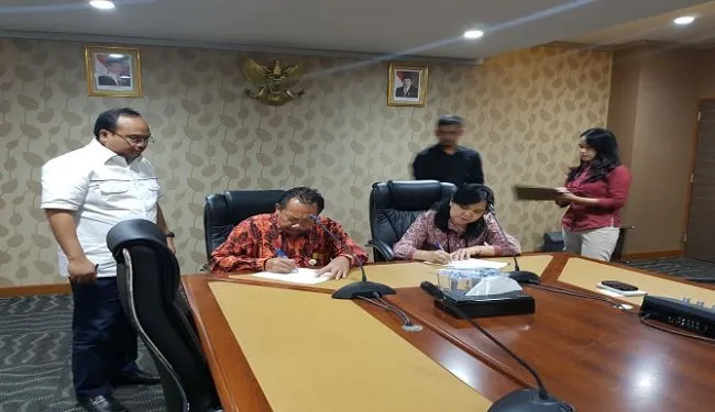 The Contract Signing between PT PLN (Persero) Unit Induk Pembangunan Interkoneksi Sumatera Jawa and Lemtek UI 1