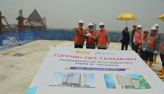 Topping-Off Ceremony of The Construction of Faculty of Mathematics & Natural Science UI Research Lab Building 1