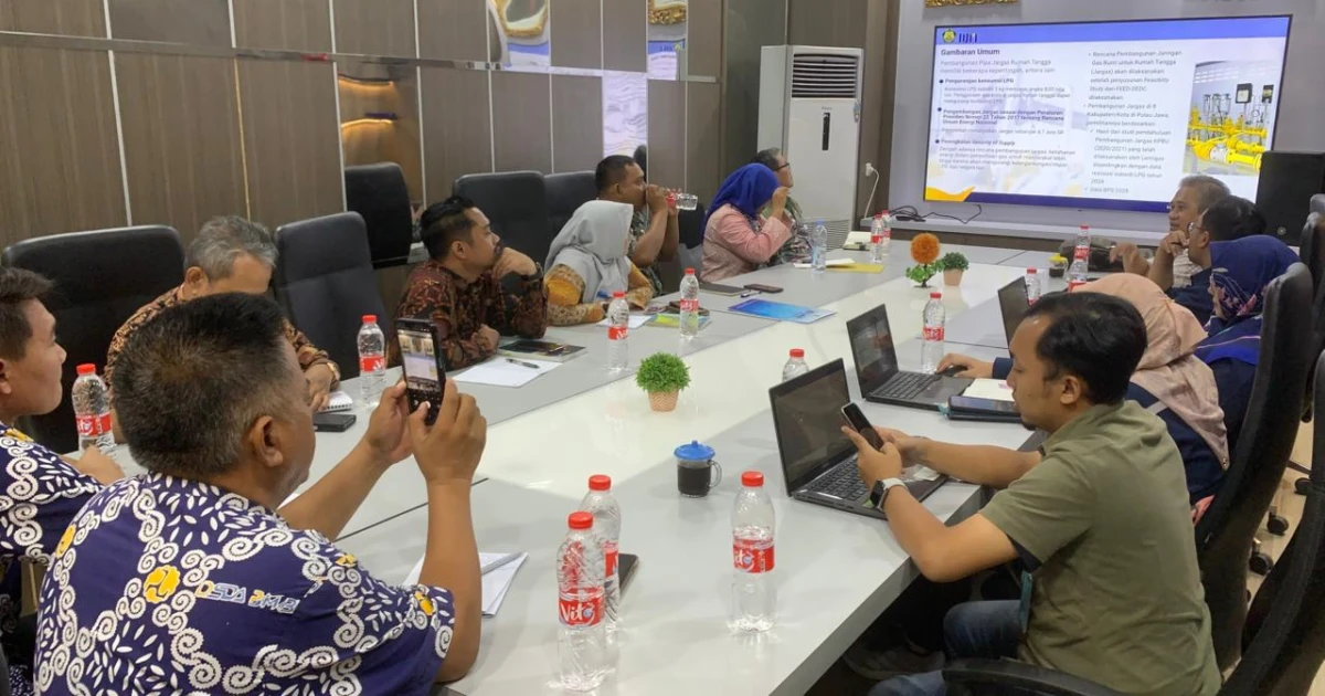 News And Event Lemtek UI Strengthens National Energy Security and Efficiency through the Engineering Design of Household Gas Networks in West Java 5 ~blog/2025/11/3/05_koordinasi_lanjutan_dengan_pemkab_kab_bekasi_bersama_perwakilan_dari_kec_cibitung_tambun_selatan_dan_tambun_utara