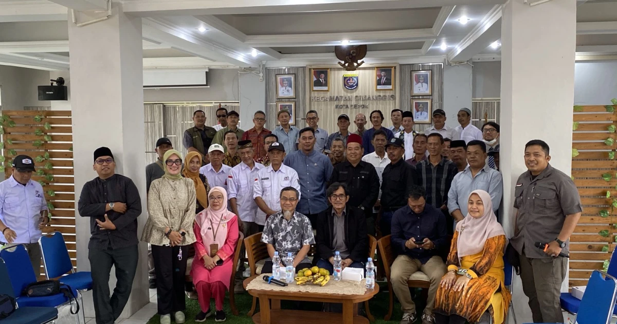 News And Event Lemtek UI Strengthens National Energy Security and Efficiency through the Engineering Design of Household Gas Networks in West Java 7 ~blog/2025/11/3/07_sosialisasi_kecamatan_cimanggis