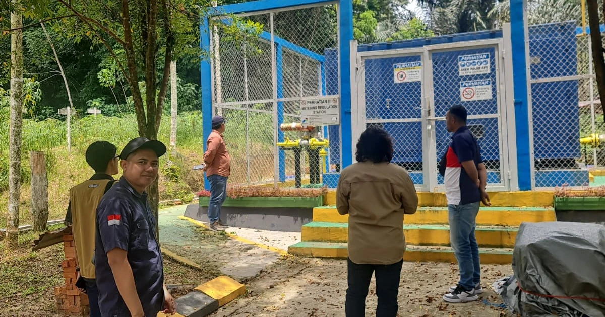 News And Event Lemtek UI Strengthens National Energy Security and Efficiency through the Engineering Design of Household Gas Networks in West Java 11 ~blog/2025/11/3/11_pengecekan_mesin