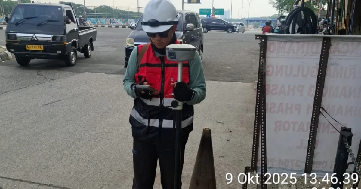 News And Event Lemtek UI Strengthens National Energy Security and Efficiency through the Engineering Design of Household Gas Networks in West Java 12 ~blog/2025/11/3/12_pengukuran_topografi_jalan_juanda_depok