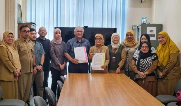 Penandatanganan Kontrak Lemtek FTUI dan DLH DKI Jakarta untuk Proyek Kajian Evaluasi Pergub No 69 Tahun 2013 Baku Mutu Air Limbah Penilaian Peringkat Kinerja Perusahaan PROPER Inventarisasi Sumber Pencemar Air Sungai dan Pemantauan Kualitas Lingkungan Air Tanah